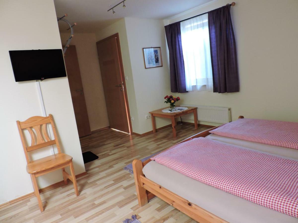 Gaestezimmer Klopfer Sankt Johann im Saggautal Exterior foto
